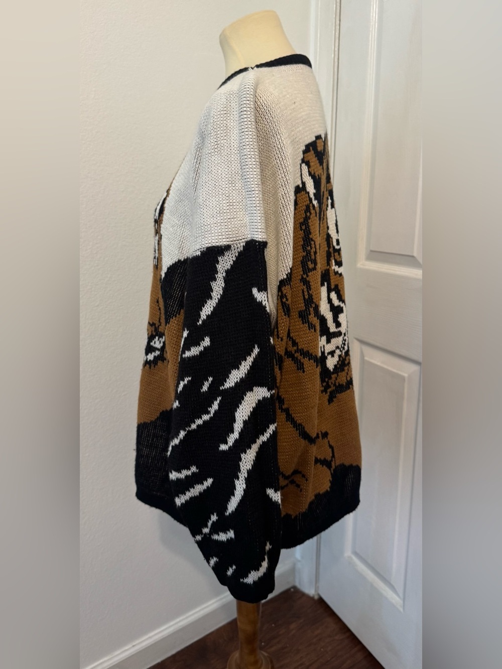 Vintage 90s Venezia Tiger Acrylic Knit Sweater Loose Oversized One Size Fit Most - Picture 2 of 11